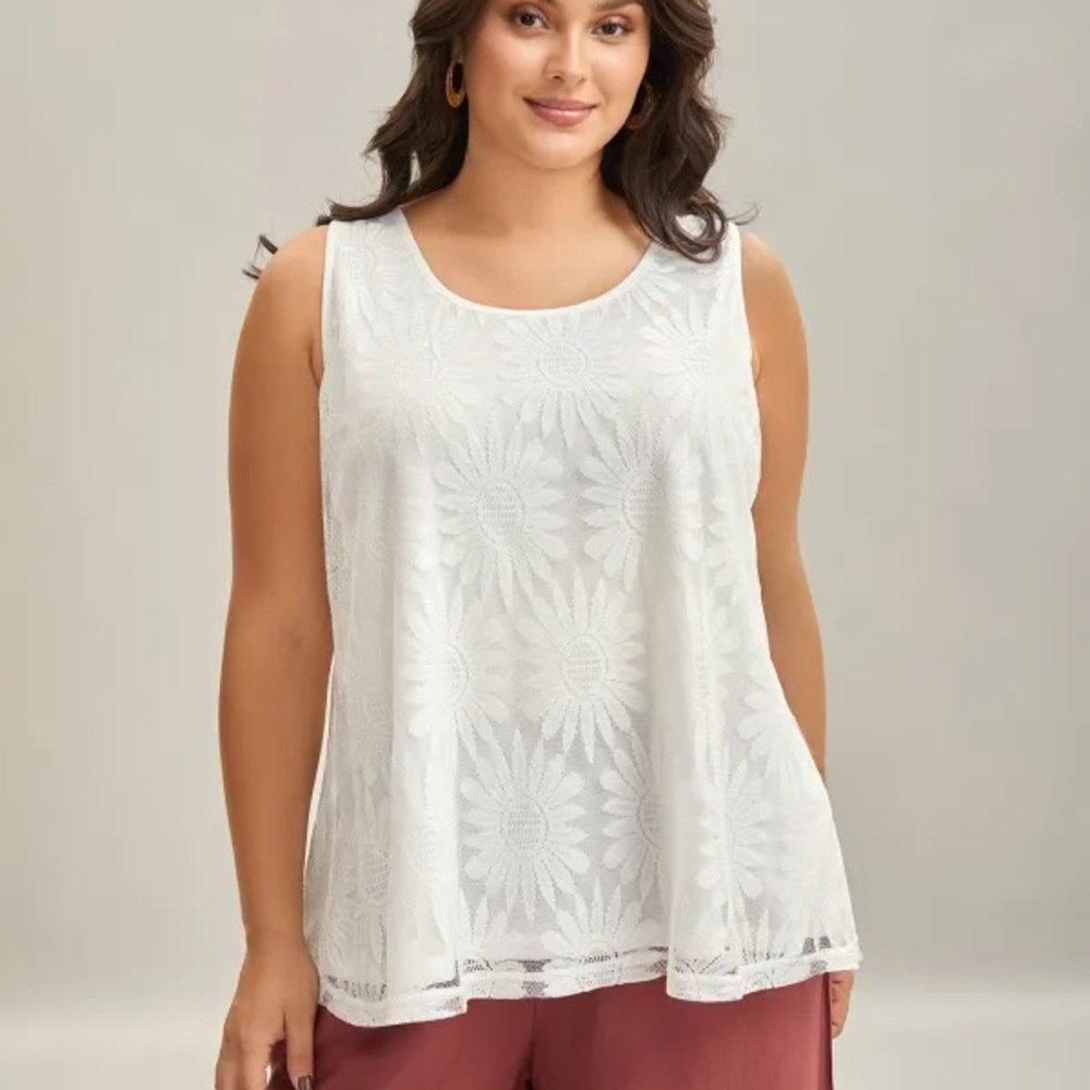 BloomChic White Floral Lace Tank Top
